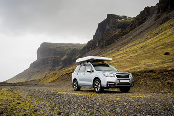 Car on gravel road near Mt. LÛmagn˙pur