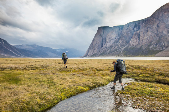 Backpackers traverse Akshayak Pass in Auyuittuq National Park