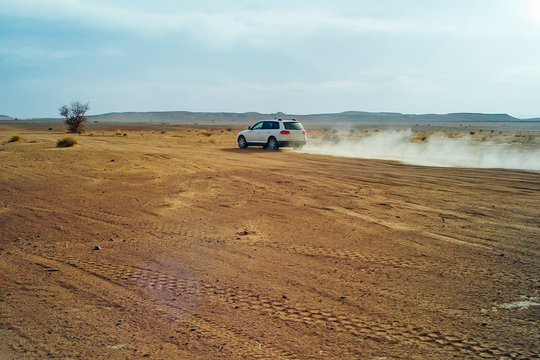 A 4x4 car at high speed through the desert of Morocco