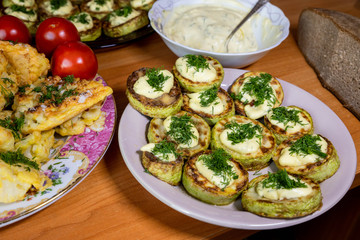 homemade cauliflower in batter and zucchini with tartar sauce and tomatoes