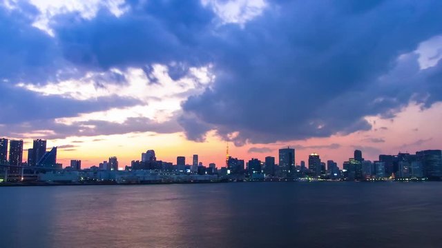 Sunset timelapse of Tokyo skyline in Japan
