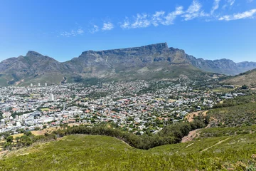 Papier Peint photo autocollant Montagne de la Table Cape Town Downtown with the Table Mountain at the background , South Africa