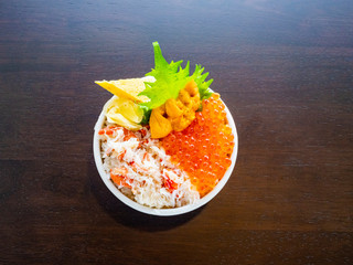 海鮮丼（うに・イクラ・蟹）