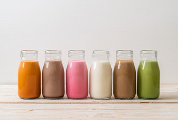  Thai milk tea, matcha green tea latte, coffee, chocolate milk, pink milk and fresh milk in bottle