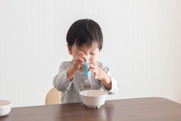 子供　食事　おやつ
