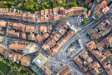 Obraz premium Top down view of the Fribourg medieval old town with its cathedral in Switzerland