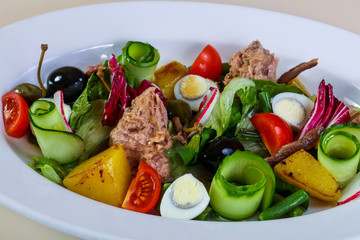 Tuna salad with vegetables