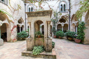 Fototapeta na wymiar Ancient Well in Courtyard of VIlla Cimbrone, Italy