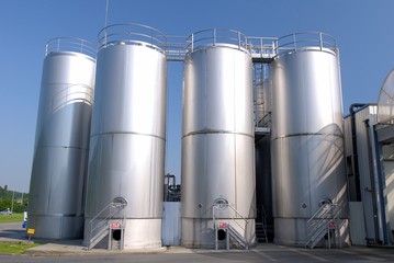 Usine laiterie Senoble, tanks de stockage de lait