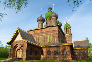 Fototapeta na wymiar Famous Church in Yaroslavl, Golden ring, Russia.