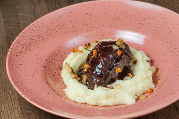 calf cheeks with mashed potatoes