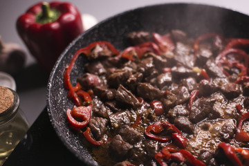  Cooked soba with meat in a pan