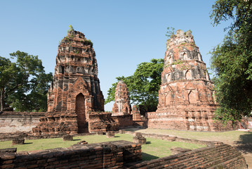 Fototapeta na wymiar Wat Mahathai ,Phra Nakhon Si Ayutthaya Historical Park A historical park in Ayutthaya. There are a total of 1,810 acres within the city of Ayutthaya. Phra Nakhon Si Ayutthaya Province, Thailand
