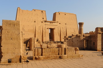 Temple of Horus at Edfu main entrance - obrazy, fototapety, plakaty