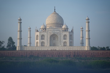 Fototapeta na wymiar The Taj Mahal is an ivory-white marble mausoleum on the south bank of the Yamuna river in the Indian city of Agra.