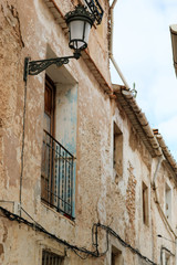 Fototapeta premium old house with street lantern in the old town of Sagunto, Spain