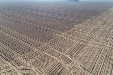 Trockener Ackerboden aus der Luft, Deutschland