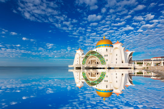 Malacca Straits Mosque ( Masjid Selat Melaka), It is a mosque located on the man-made Malacca Island near Malacca Town, Malaysia.