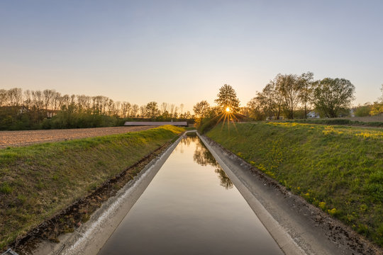 Isenkanal, Kanal, Isen, Aufham, Winh&ouml;ring, Landkreis Alt&ouml;tting, Oberbayern, Bayern, Deutschland, Natur, Landschaft, Wasser, Fluss, Bach