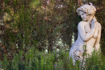 Estatua en naturaleza