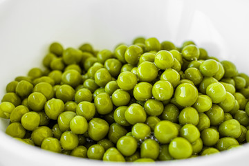 Green peas photo close up
