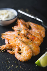 Fried shrimp with sauce on a black plate