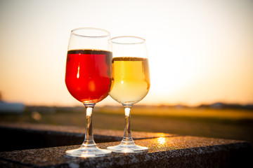 夕日とワイングラス