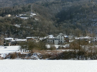 Valtellina, paesaggio di montagna con neve