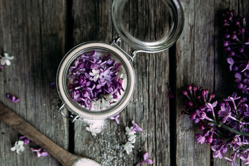 Obraz na płótnie Canvas Sugar with lilac on a wooden table