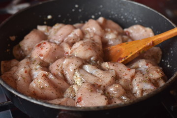 raw chicken, frying process, stewing process