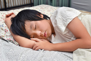 Obraz na płótnie Canvas Young Asian boy sleeping tight