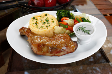 chicken leg roast with mashed potatoes with vegetables