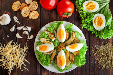 .Instructions for the preparation of Caesar salad. Step Four Slice the eggs into slices and lay on top of the salad.