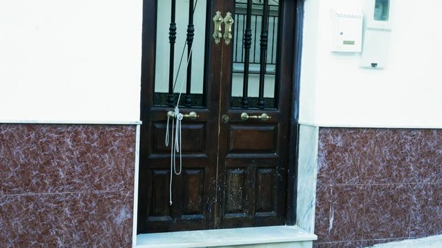 puerta con rejas