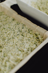 Tourte aux courgettes en préparation avant la cuisson