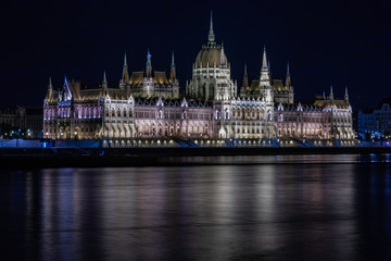 Fototapeta premium A night time image of the Hungarian Parliament Building in Budapest taken from Margaret Bridge.