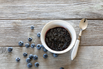 Obraz na płótnie Canvas blueberry jam in bowl