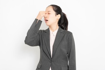 疲れ目の女性