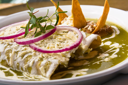 Enchiladas suizas, enchiladas verdes, comida mexicana