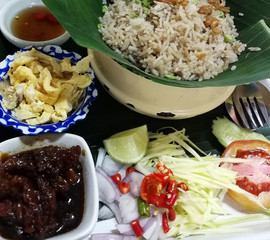 Fototapeta Fried rice Mixed with Shrimp paste (Kao Cluk Ka Pi), Thai style food obraz