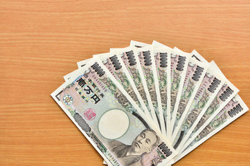 新型コロナウイルスによる緊急事態宣言発令における現金給付
