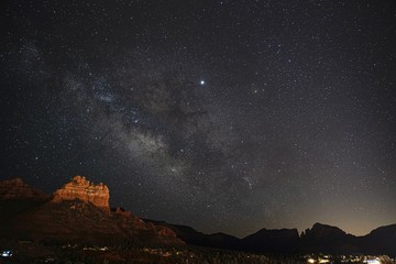 stary night in Sedona with milky way