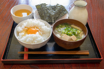 朝食