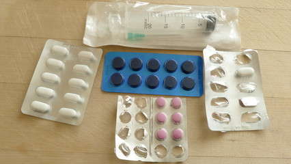 packaging tablets and syringe