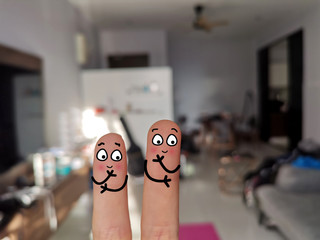 Naklejka premium Two fingers are decorated as two person. They are in a messy house.