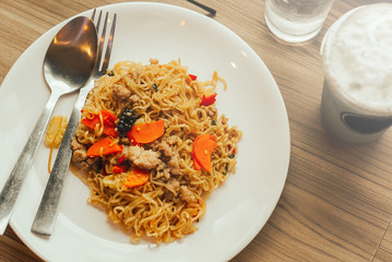 spaghetti with tomato sauce and basil