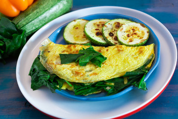 Tortilla with egg, spinach, zucchini and peppers for ketogenic diet.