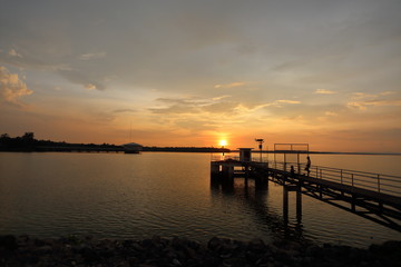 Fototapeta na wymiar Dokkrai Reservoir and view sunset water reflection at rayong, thailand 