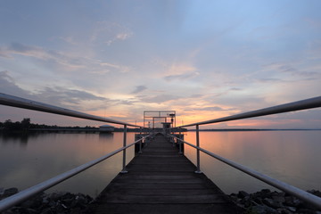 Fototapeta na wymiar Dokkrai Reservoir and view sunset water reflection at rayong, thailand 