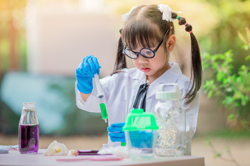 Close up view For a cute girl, a concept learning science process outside of the classroom during the summer semester, mixing colors from leaves or dyeing the fabric